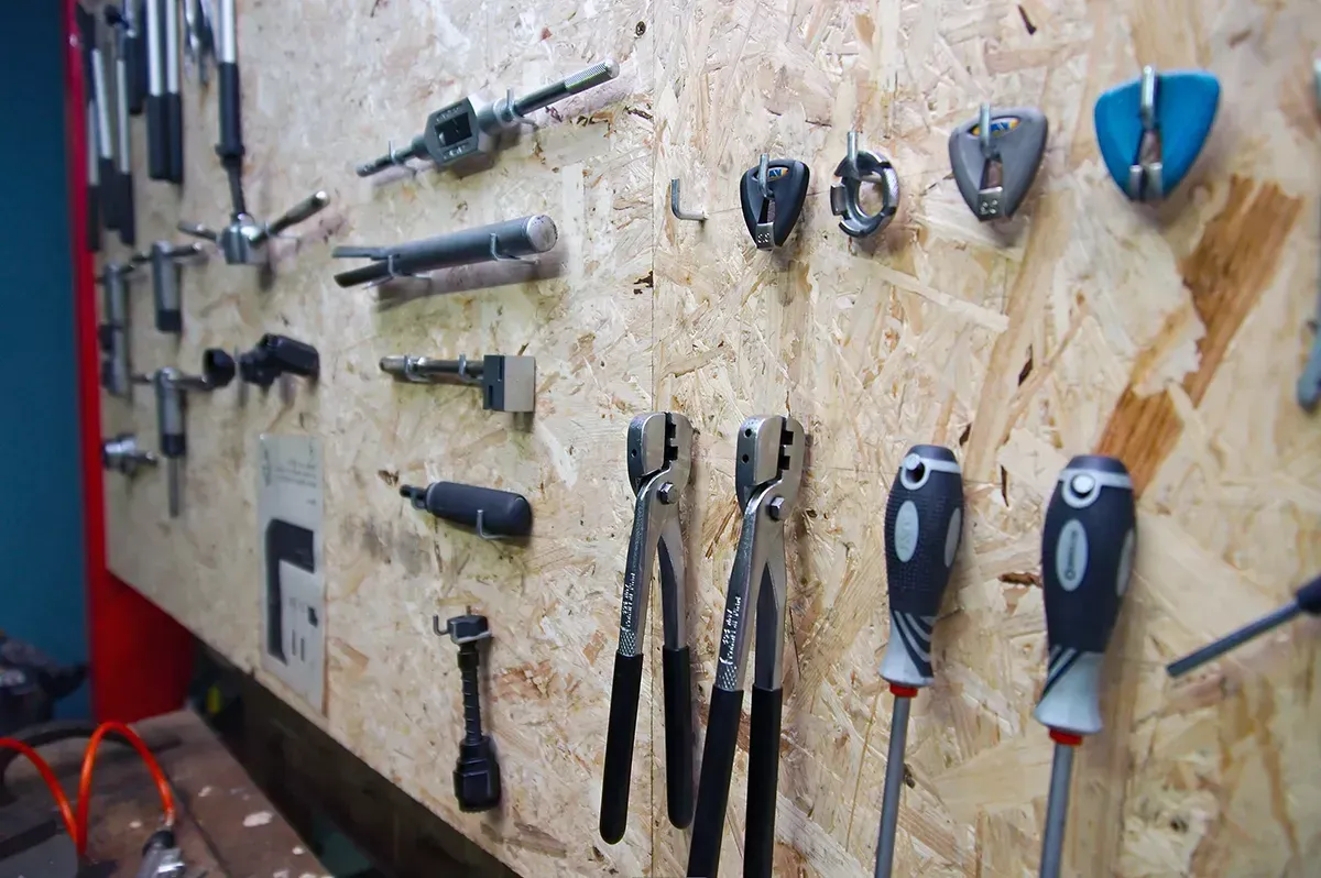 Entretien vélo route débutant : 7 gestes essentiels pour préserver votre monture