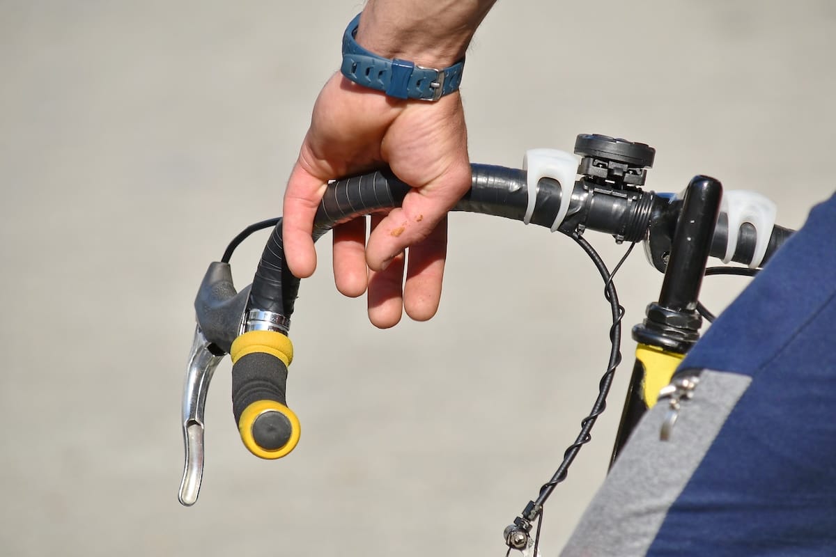 Équipement vélo route indispensable : la checklist complète 2025